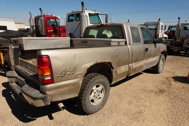 Image of Chevrolet 1500 equipment image 3