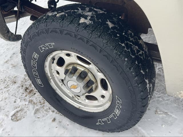 Image of Chevrolet 1500 equipment image 3