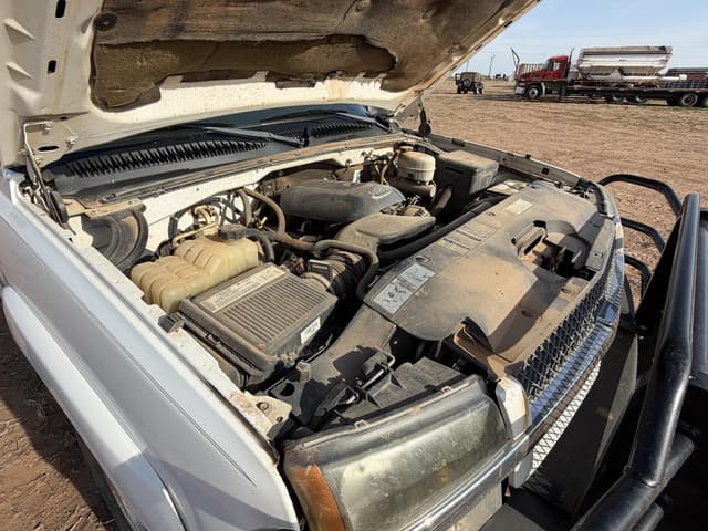 Image of Chevrolet 2500HD equipment image 2