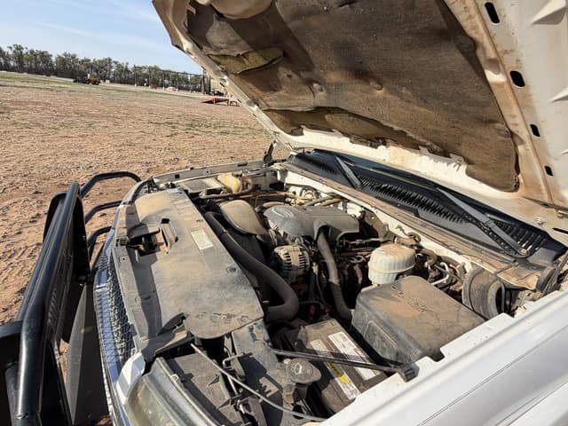 Image of Chevrolet 2500HD equipment image 3