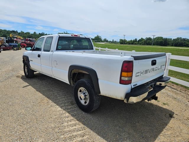 Image of Chevrolet 2500 equipment image 2