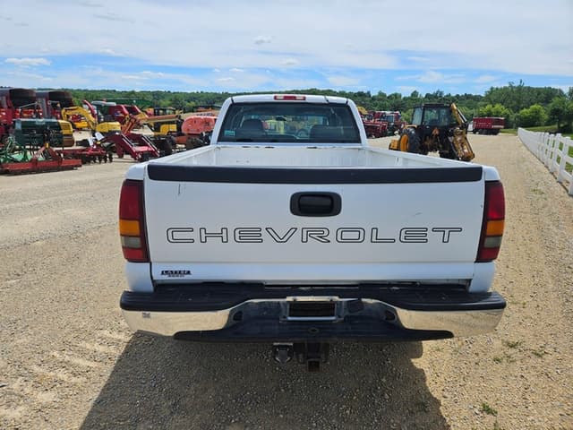 Image of Chevrolet 2500 equipment image 3