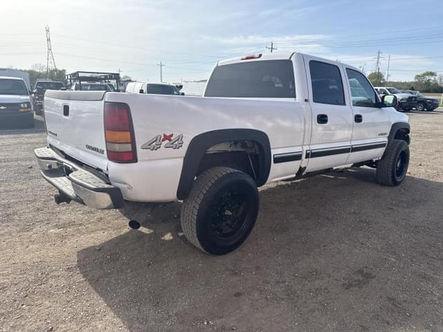 Image of Chevrolet 2500HD equipment image 3