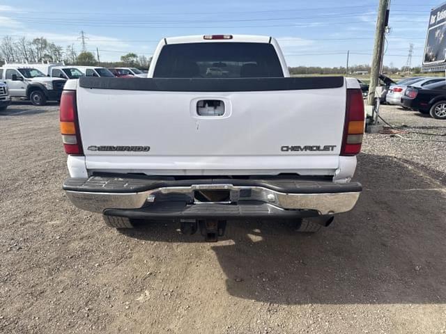 Image of Chevrolet 2500HD equipment image 2