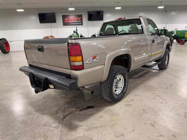 Image of Chevrolet 2500HD equipment image 4