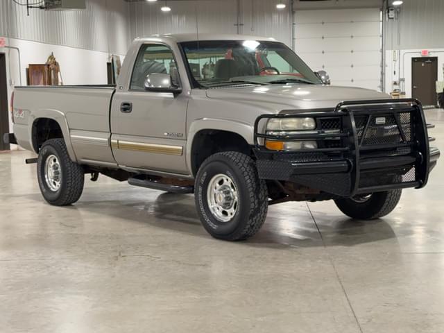 Image of Chevrolet 2500HD equipment image 2