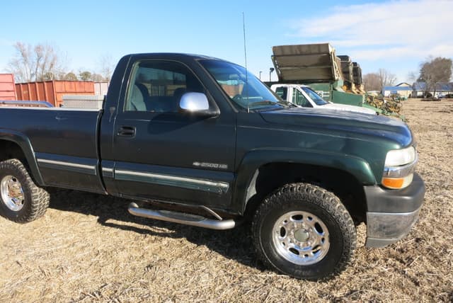 Image of Chevrolet 2500HD equipment image 1