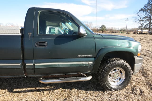 Image of Chevrolet 2500HD equipment image 2