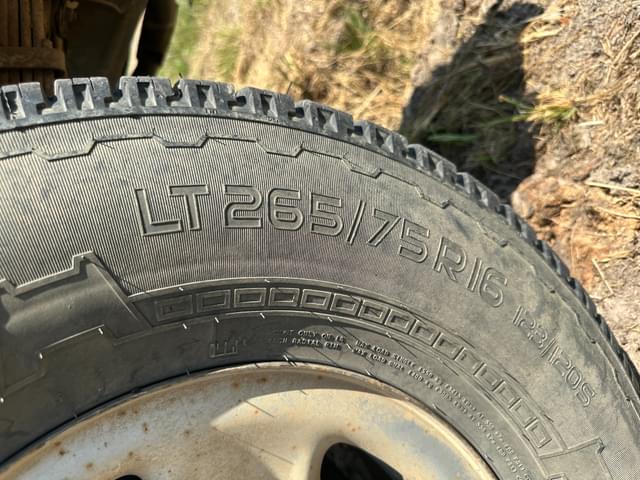 Image of Chevrolet 2500 equipment image 4