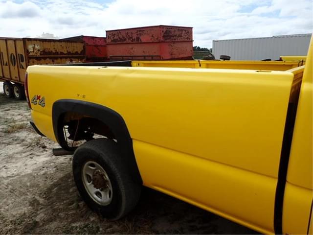 Image of Chevrolet 2500HD equipment image 3