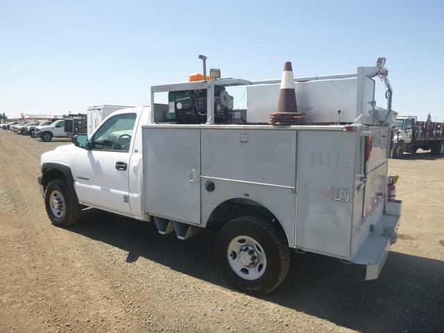 Image of Chevrolet 2500 equipment image 3