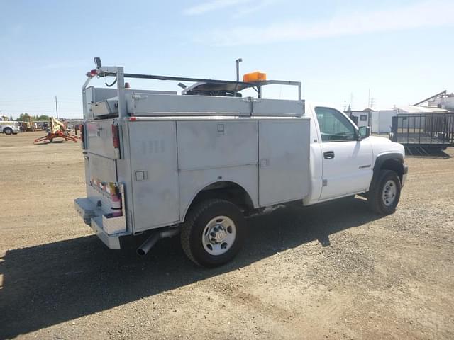 Image of Chevrolet 2500 equipment image 2