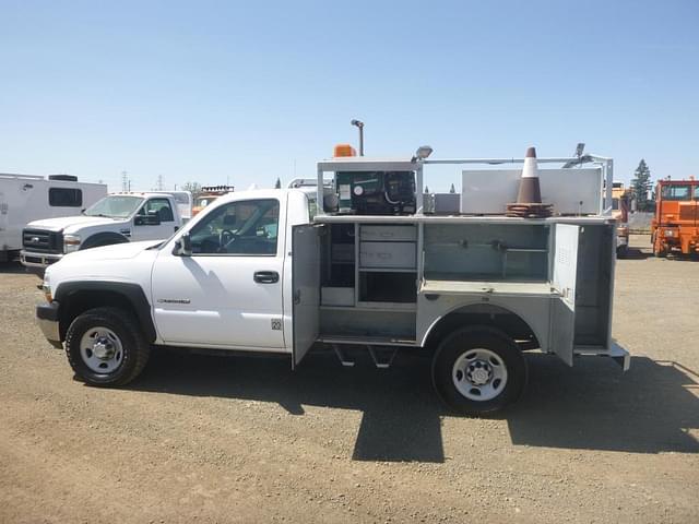 Image of Chevrolet 2500 equipment image 4