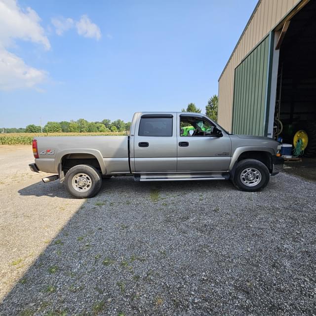 Image of Chevrolet 2500HD equipment image 3