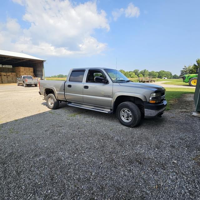 Image of Chevrolet 2500HD equipment image 2