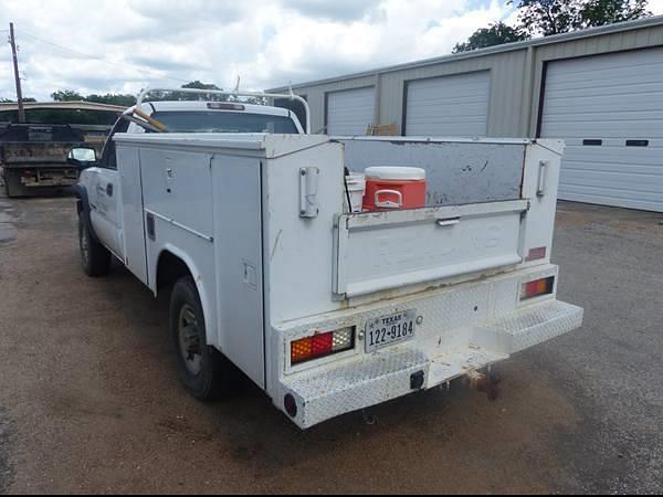 Image of Chevrolet 2500HD equipment image 2