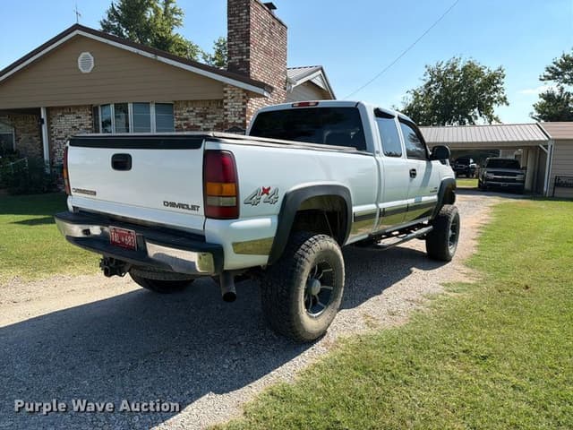 Image of Chevrolet 2500HD equipment image 4