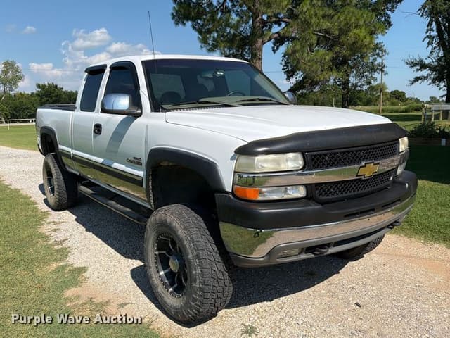 Image of Chevrolet 2500HD equipment image 2