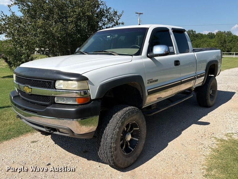 2002 Chevrolet 2500HD Equipment Image0