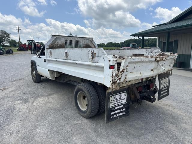 Image of Chevrolet 3500 equipment image 2