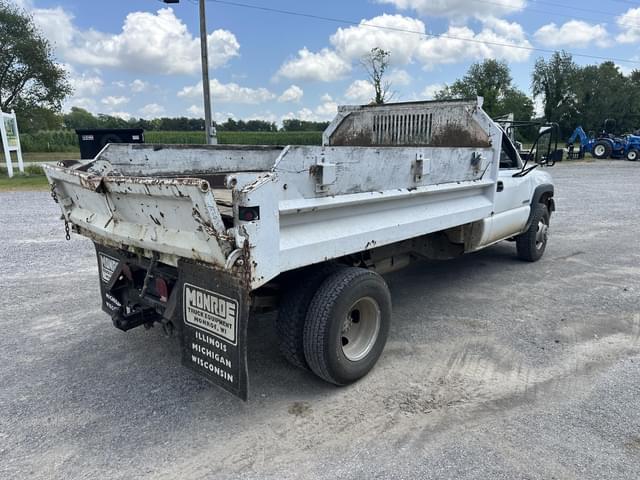 Image of Chevrolet 3500 equipment image 4