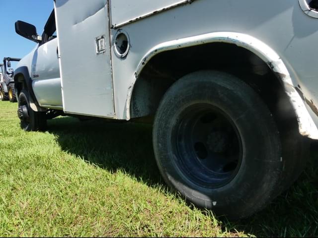 Image of Chevrolet 3500 equipment image 4