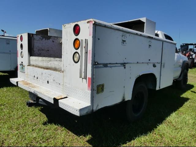 Image of Chevrolet 3500 equipment image 2
