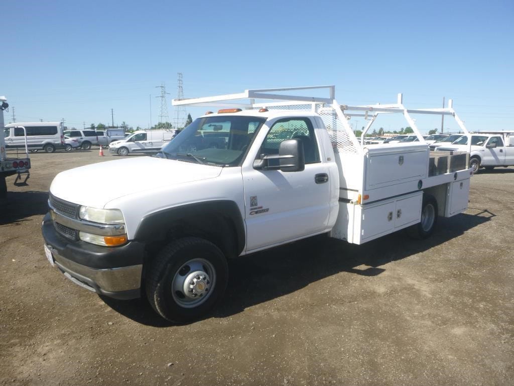 2002 Chevrolet 3500 Equipment Image0