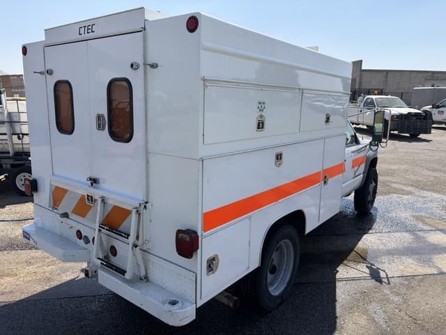 Image of Chevrolet 3500HD equipment image 2