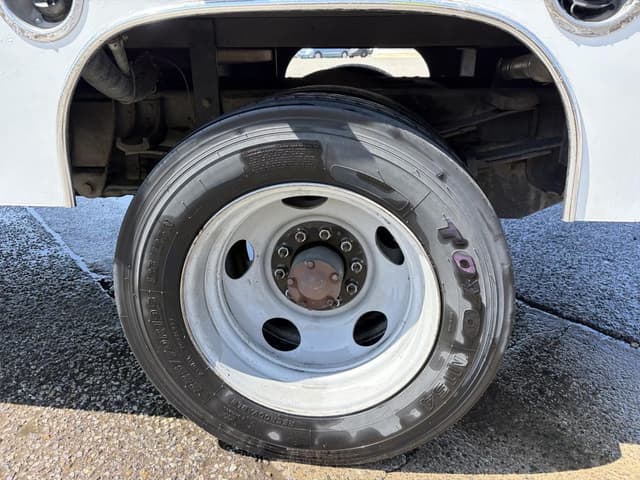 Image of Chevrolet 3500HD equipment image 4