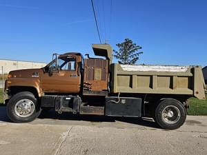 2002 Chevrolet C7500 Image