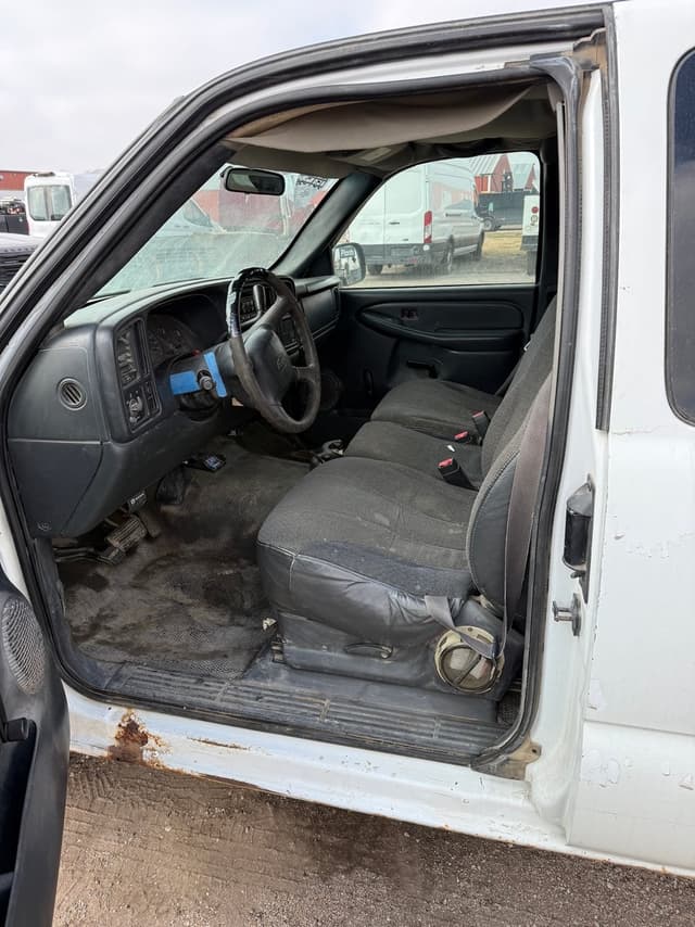 Image of Chevrolet 1500 equipment image 4