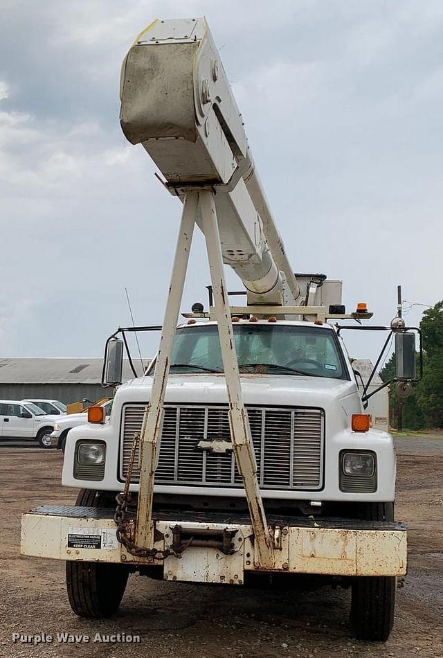 Image of Chevrolet C7500 equipment image 1