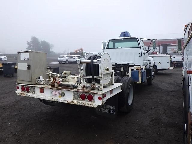 Image of Chevrolet C7500 equipment image 2