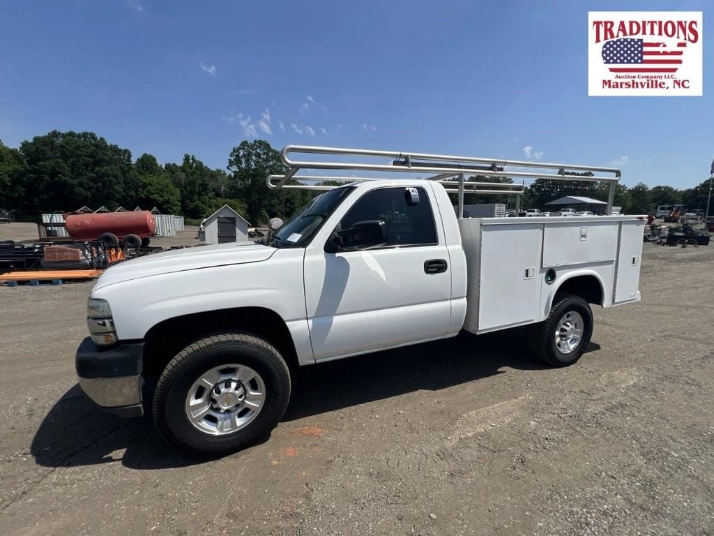 2002 Chevrolet 2500HD Equipment Image0