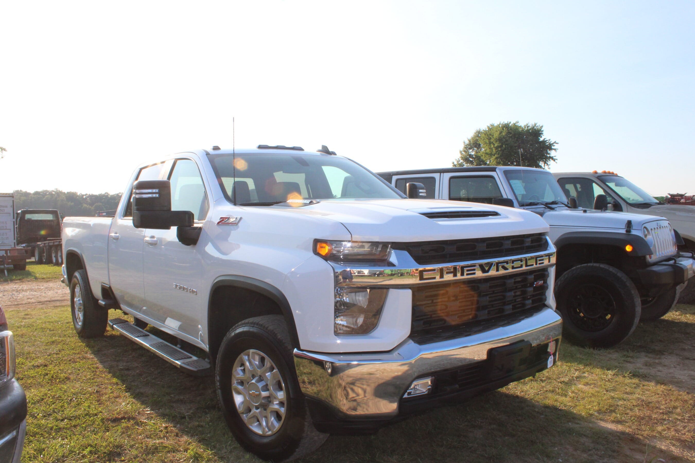 2002 Chevrolet 3500HD Equipment Image0