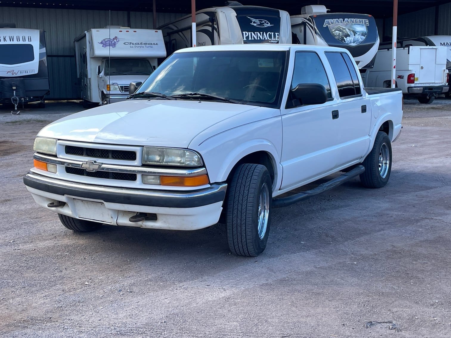 2002 Chevrolet S-10 Equipment Image0