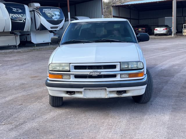 Image of Chevrolet S-10 equipment image 1