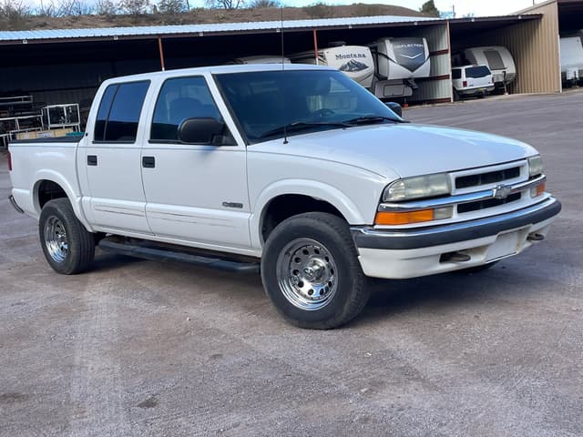 Image of Chevrolet S-10 equipment image 3