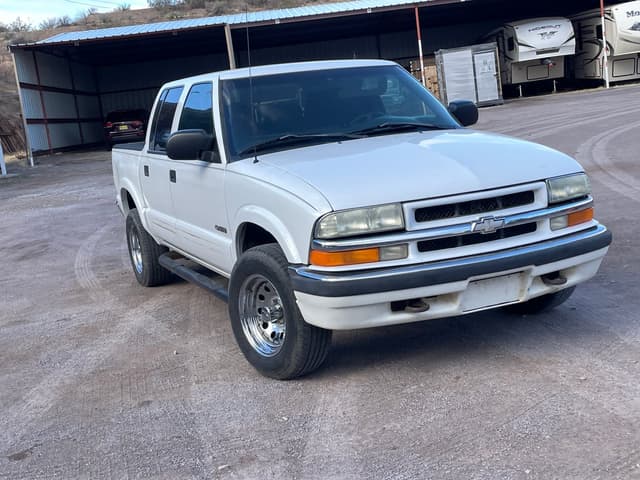 Image of Chevrolet S-10 equipment image 2