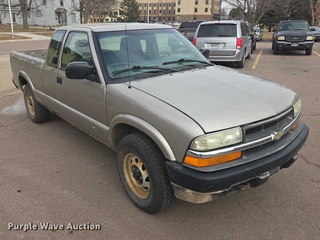 Image of Chevrolet S10 equipment image 2