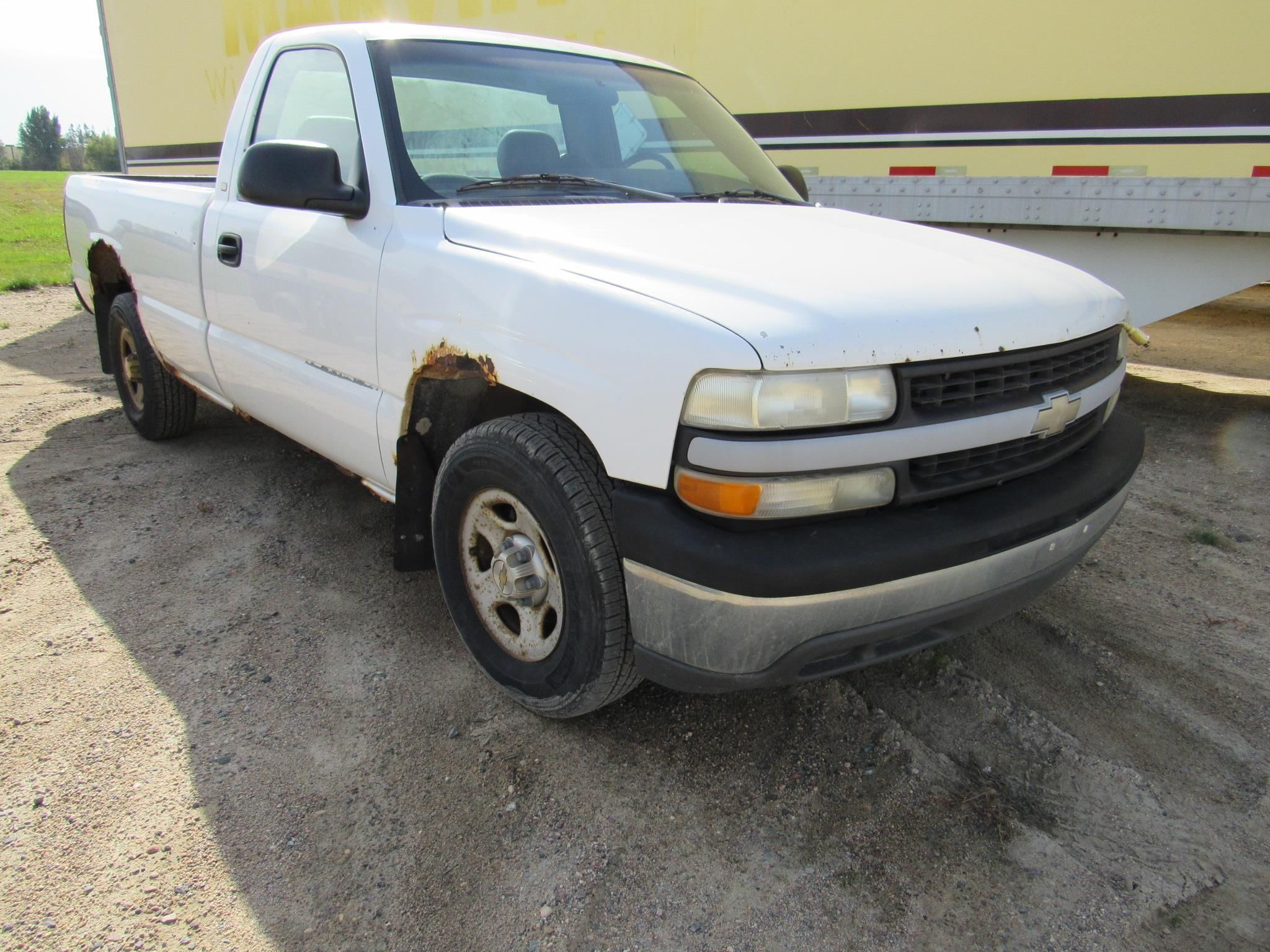 2002 Chevrolet 1500 Equipment Image0