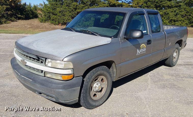 2002 Chevrolet 1500 Equipment Image0