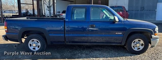 Image of Chevrolet 1500 equipment image 3