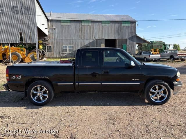 Image of Chevrolet 1500 equipment image 3