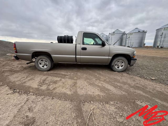 Image of Chevrolet 1500 equipment image 3