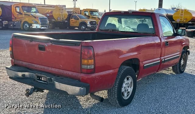 Image of Chevrolet 1500 equipment image 4