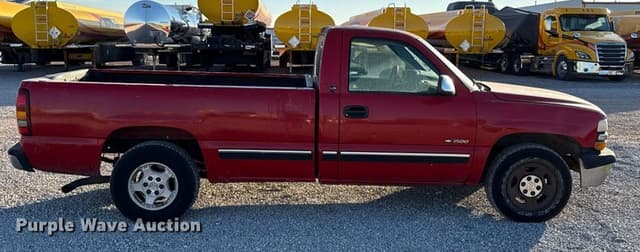 Image of Chevrolet 1500 equipment image 3