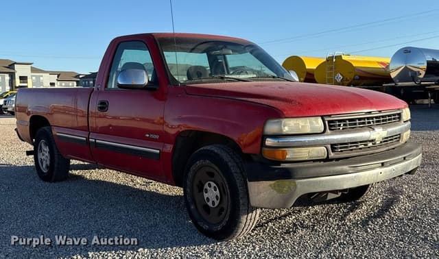 Image of Chevrolet 1500 equipment image 2