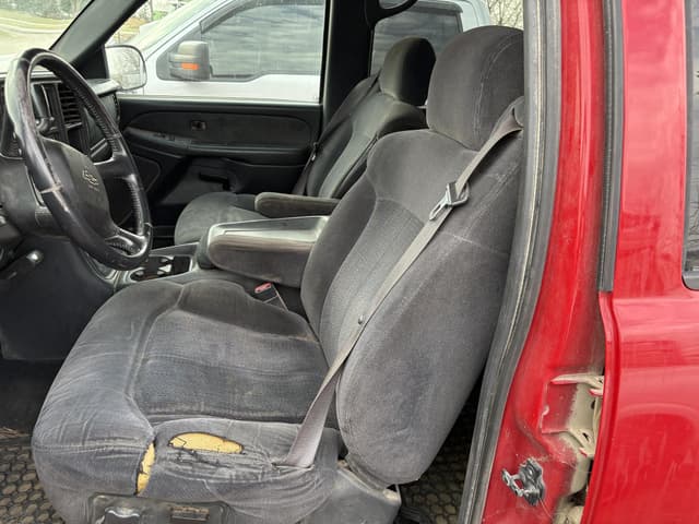 Image of Chevrolet 2500HD equipment image 2